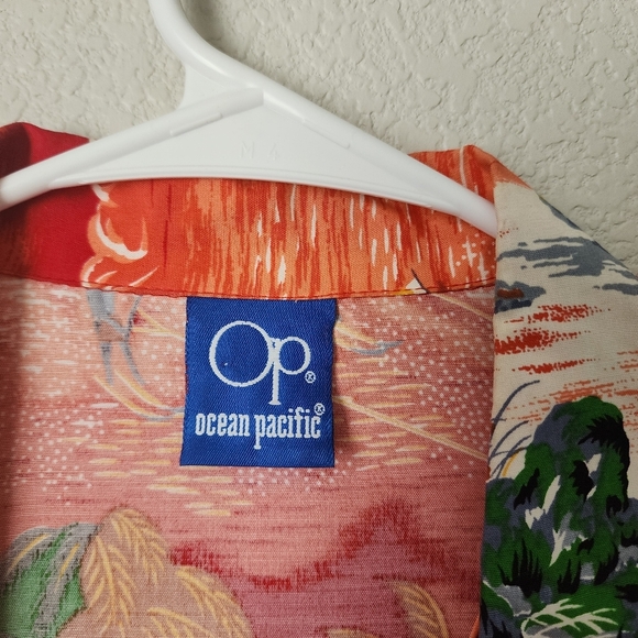 OP x VINTAGE Hawaiian bright floral surfer button up short sleeve in red - Picture 4 of 7